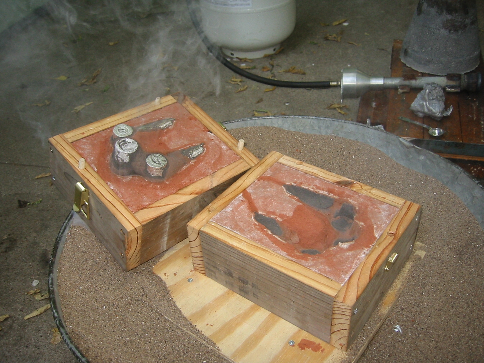 After 5 minutes the flask can be opened for inspection.